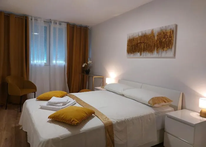 Adriatic Loridas Apartman *